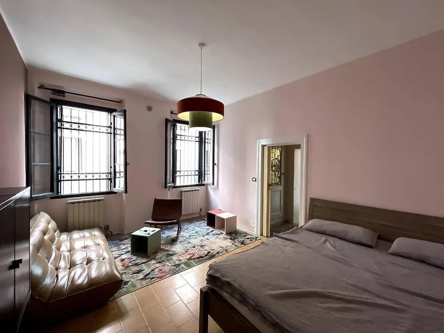 Venetian Pink Apartment In Dorsoduro Venice