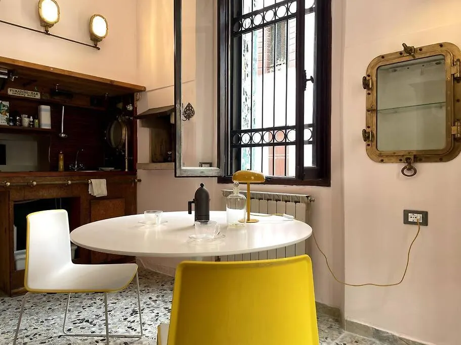 Venetian Pink Apartment In Dorsoduro