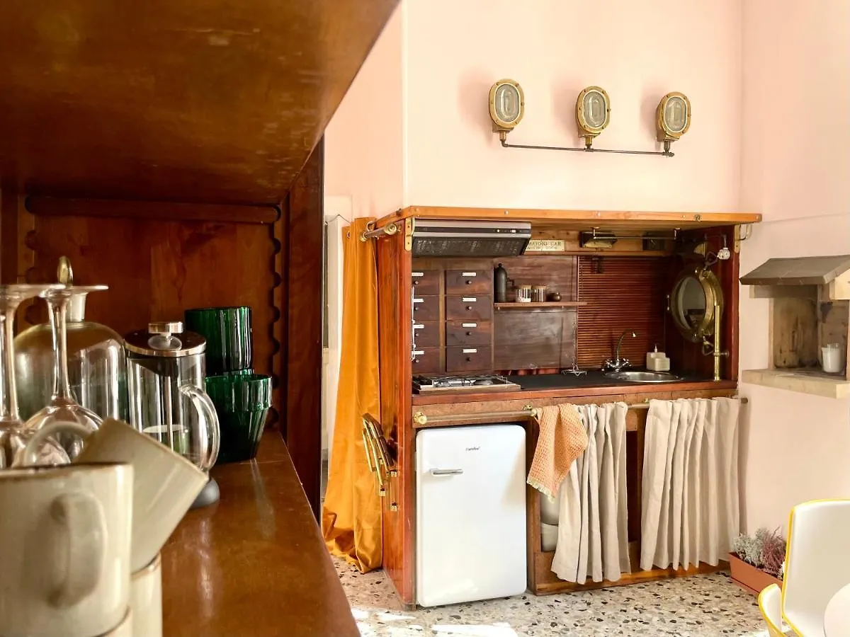 Venetian Pink Apartment In Dorsoduro
