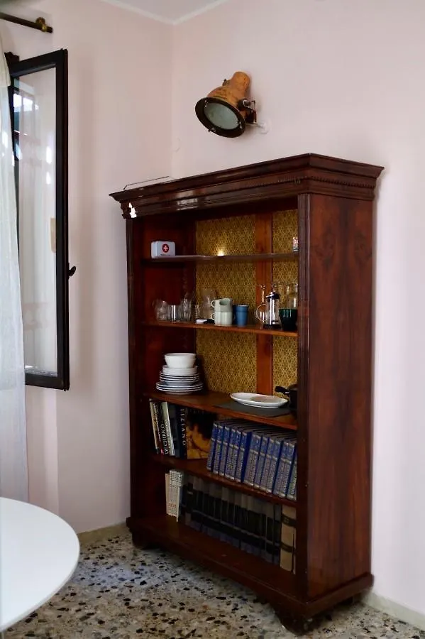 Venetian Pink Apartment In Dorsoduro  Venice